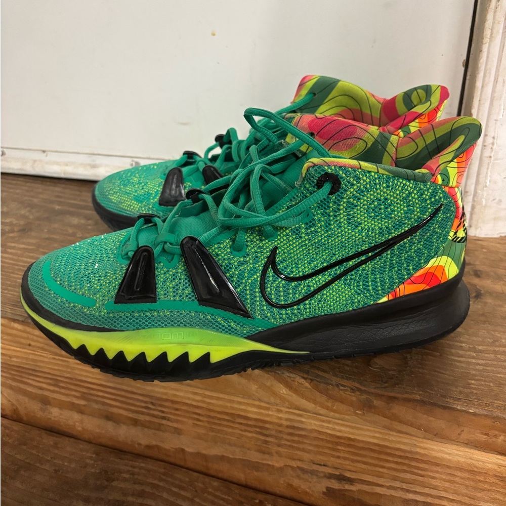 Nike Men’s Kyrie Weatherman Athletic Basketball Shoes Size 12
